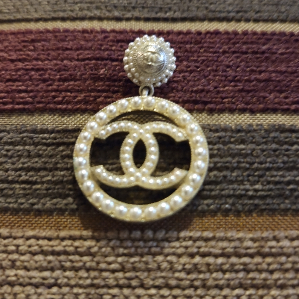Authentic Chanel Single Earring - Picture 10 of 12